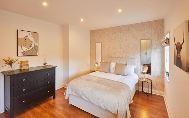 Host Stay Newsam Crescent