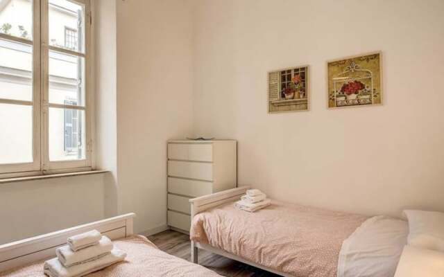 Colosseo 2 Bedroom Walking Distance