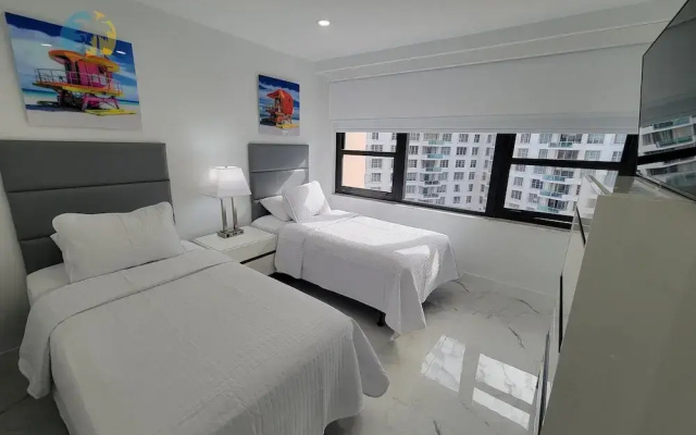 Alexander 1115 3 Bedroom Apts