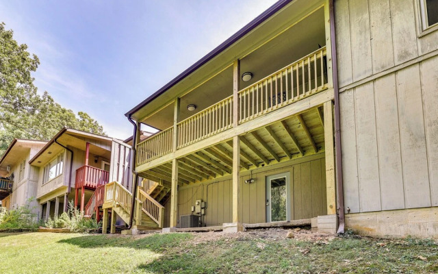 Serene Bella Vista Getaway Near Trails!