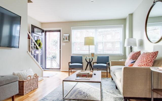 Transit-friendly Home Old Town Parking