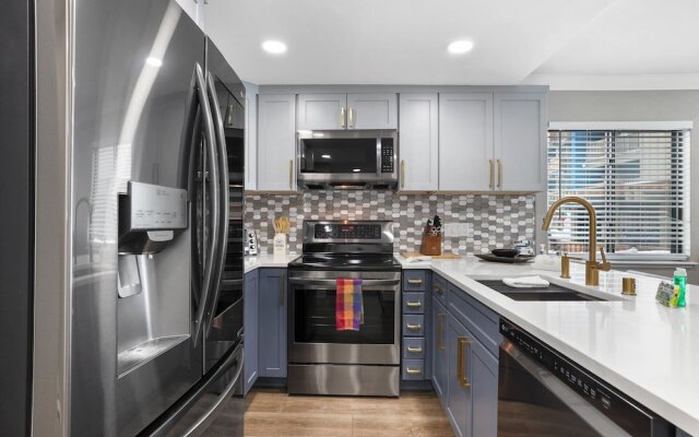 Bijou at the Lake - Amazing Lake Front Complex!