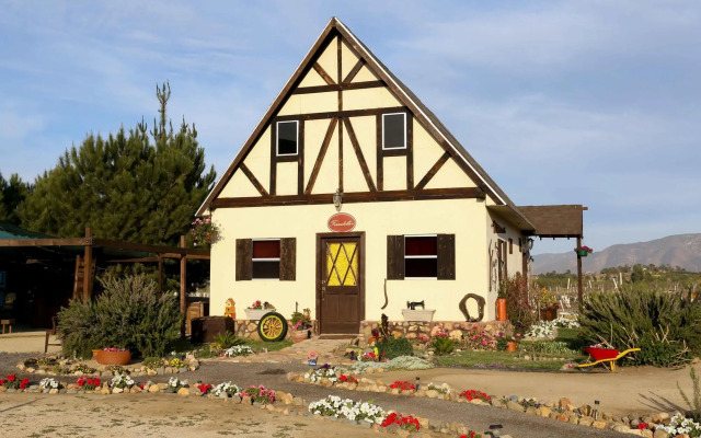 Fernabella's Lodge