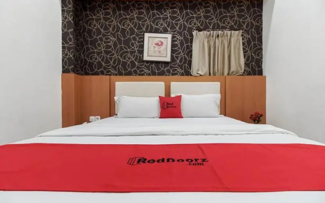 OYO Flagship 91245 Rika Hotel Makassar