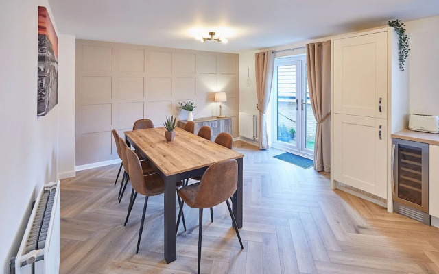 Host Stay Redsky House