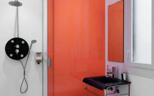 Chic & Basic Tallers Hostal
