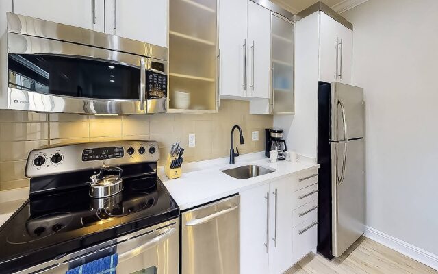 Beach Club Modern Condo C Bldg