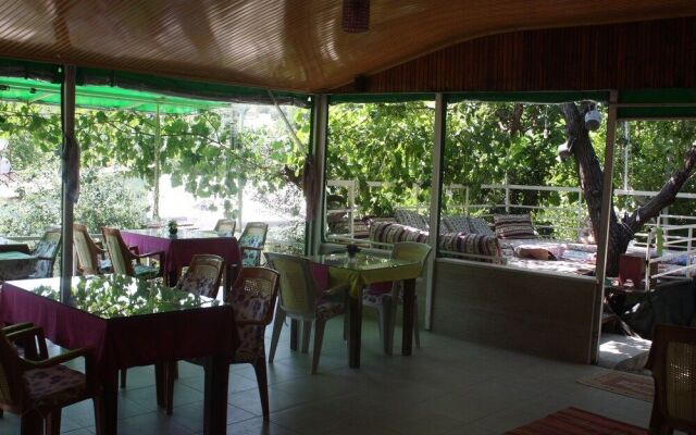 Rose Hotel B&B