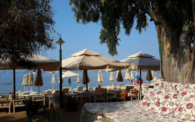 Manuela Hotel
