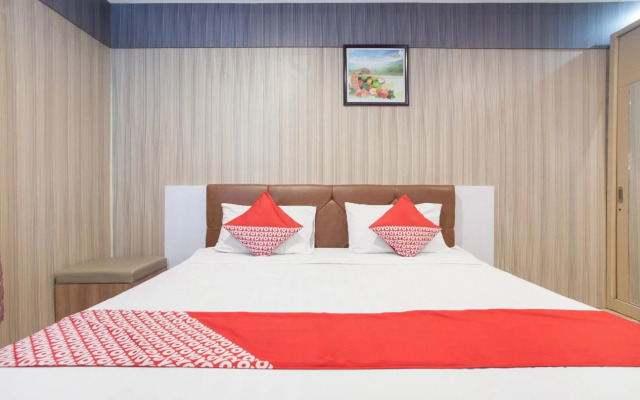 OYO 164 Ang's Residence