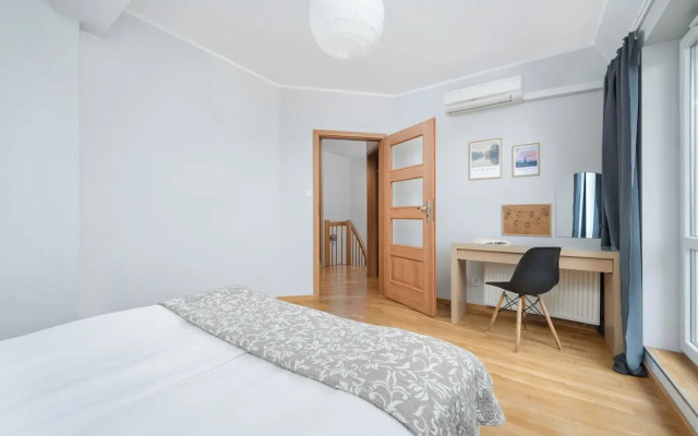 Manganowa Two-level Apartment by Renters