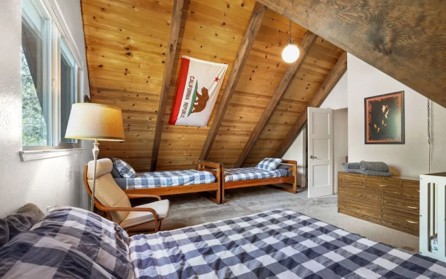 Christmas Valley Chalet Tahoe Adventure Awaits!