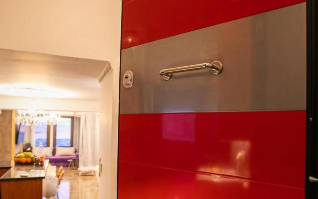 Stunning city view apt & parking space at Old town