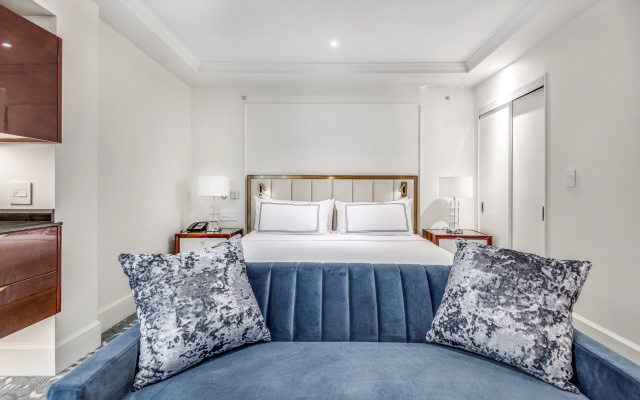 AZUR Legacy Collection Hotel