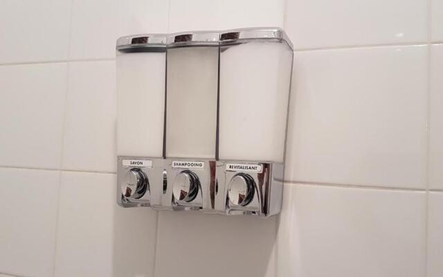 Three-Bedroom Apartment Sweet #6 by Amazing Property Rentals