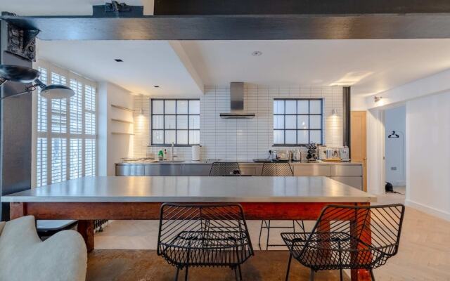 Sleek & Stylish 2BD Flat - Warren Street