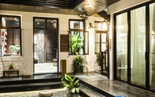 Xiang·Stay Homestay (Xingyi Wanfenglin Branch)