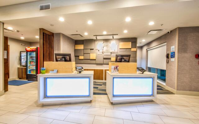 Holiday Inn Express & Suites Dallas NW - Farmers Branch by IHG