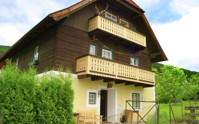 Splendid Chalet with Garden, Bbq, Balcony, Heating, Parking