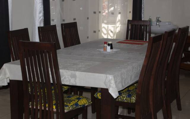 Montane Safaris Hotel