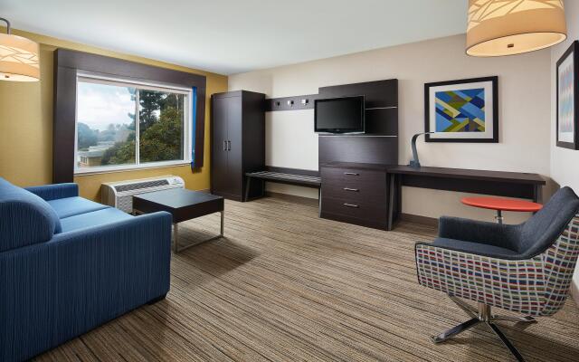 Holiday Inn Express Suites Belmont by IHG