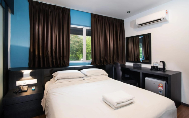 Hotel Waterfall – Guest Rooms – George Town