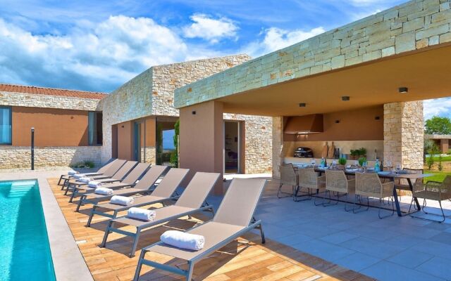 Enticing Holiday Home in Brtonigla with Hot Tub