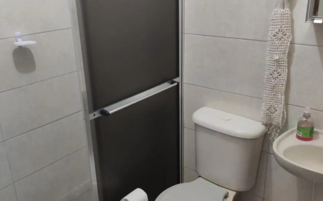 Casa em condomínio a 150 m da praia