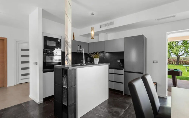 Luxury Villa With Swimming Pool and Sauna