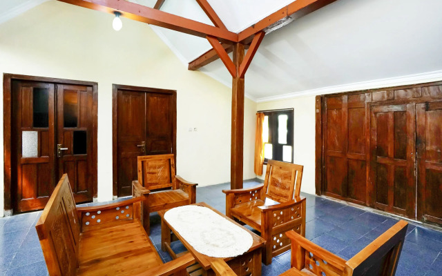 Omah Mbah Lurah Syariah by OYO Rooms