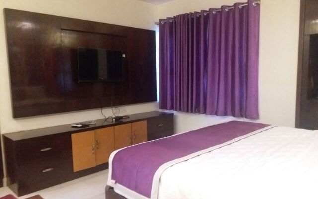 OYO 12812 Four Seasons Villa