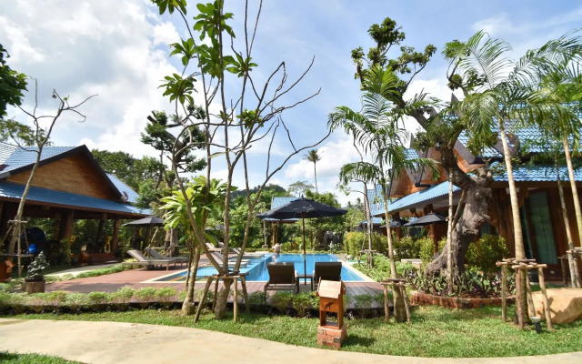 The Nine Thipthara Klongson Resort