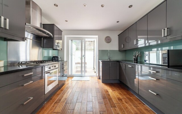5 Bed Apartment in Hammersmith
