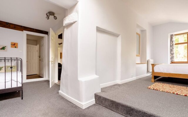 Oldmill-2bed-sleeps6-hottub-privategarden