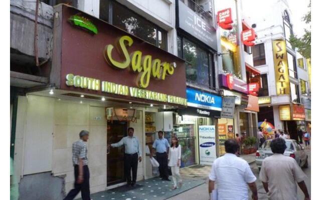 Bluo 1Bhk Defence Colony Mkt - Balcony, Parking