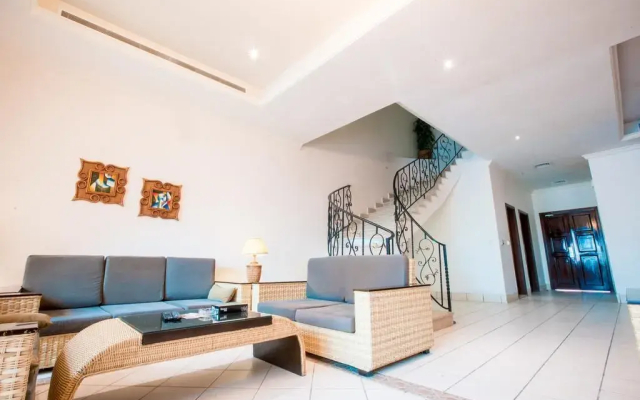 Lafontaine Rose Beach