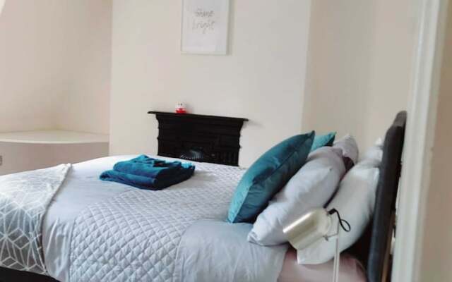 Monthly, Short, Stays 2-bed Apartment in Reading