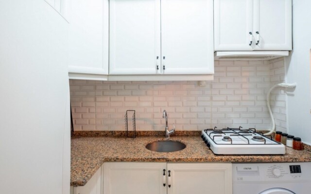 Home With Private Garden Close to Osmanbey Metro