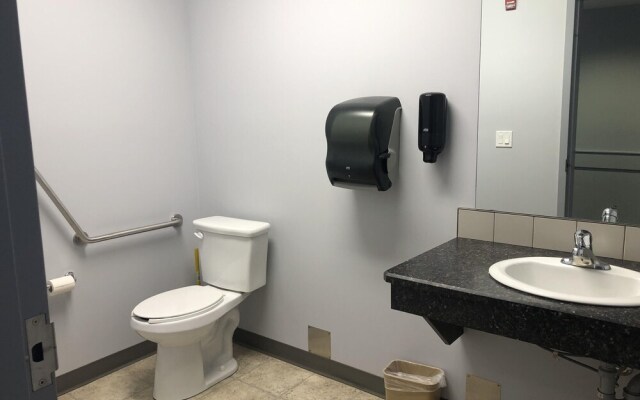 R & R Lakeview in Hardisty