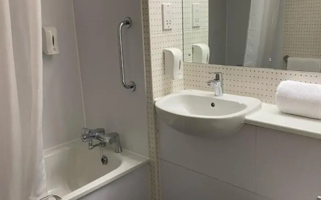 go2 Dundee Camperdown Hotel