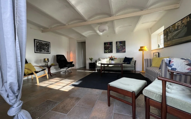 Lake View Apartment