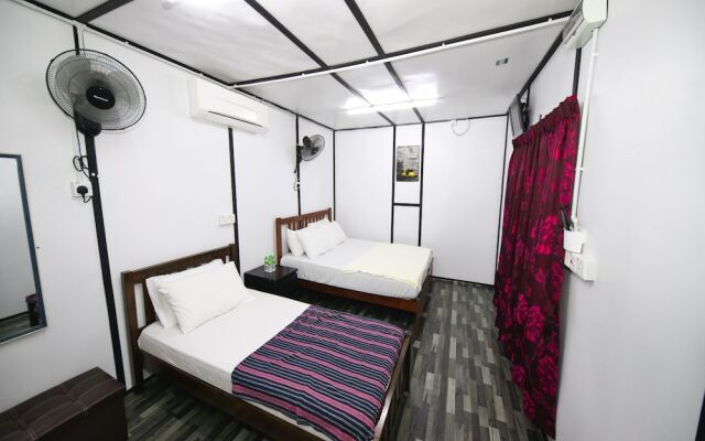 OYO 90960 Rajawali D'cabin Chalet Room