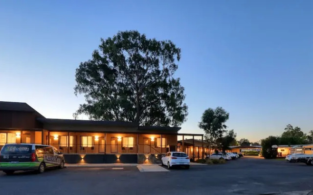 New Crossing Place Motel & Apartments