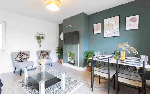 House-sleeps7-parking-garden-petfriendly