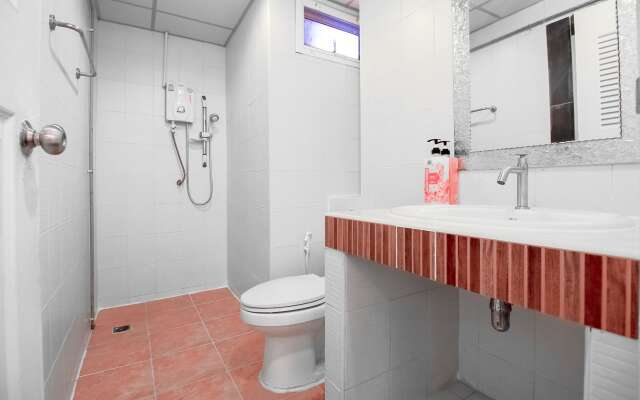 Capital O 411 Grandview Condo 15