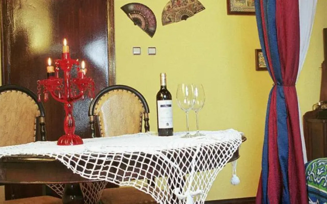 Hotel Trivia Antique