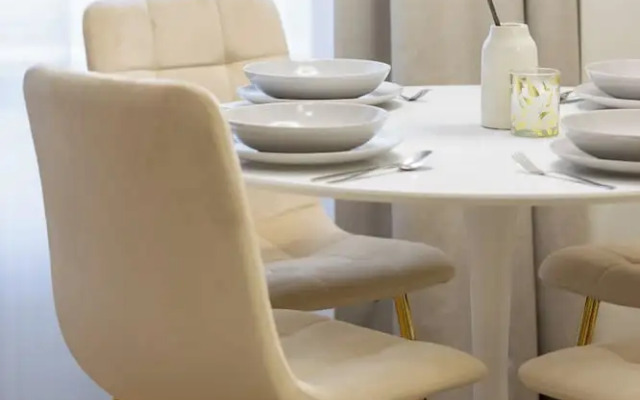 Grójecka Apartment by Renters