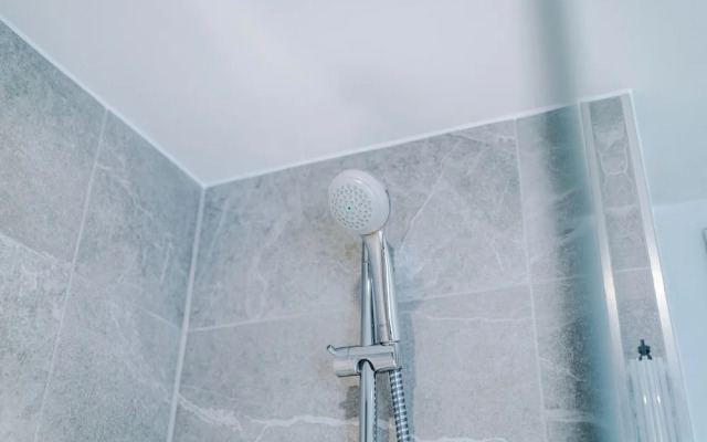 Hilltop Serviced Apartments - Salford