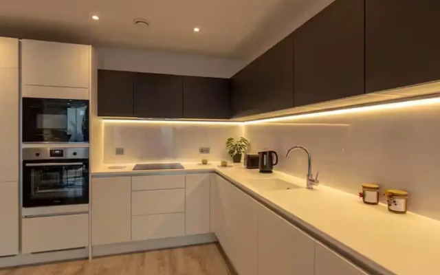 2br-sleeps4-parking-central-cityview
