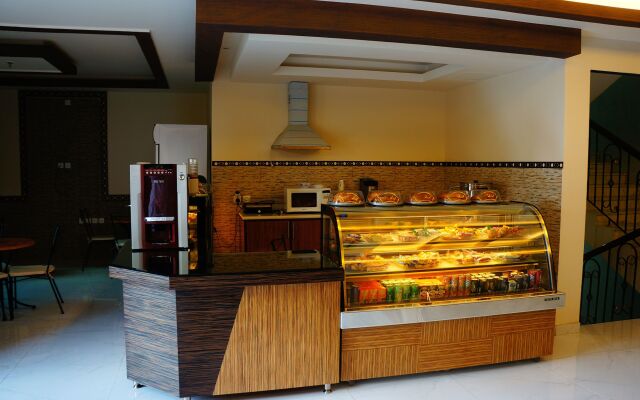 Al Alya Hotel Rooms and Suites